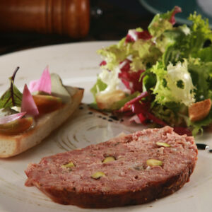 Pate Pháp cổ điển và bánh mì giòn