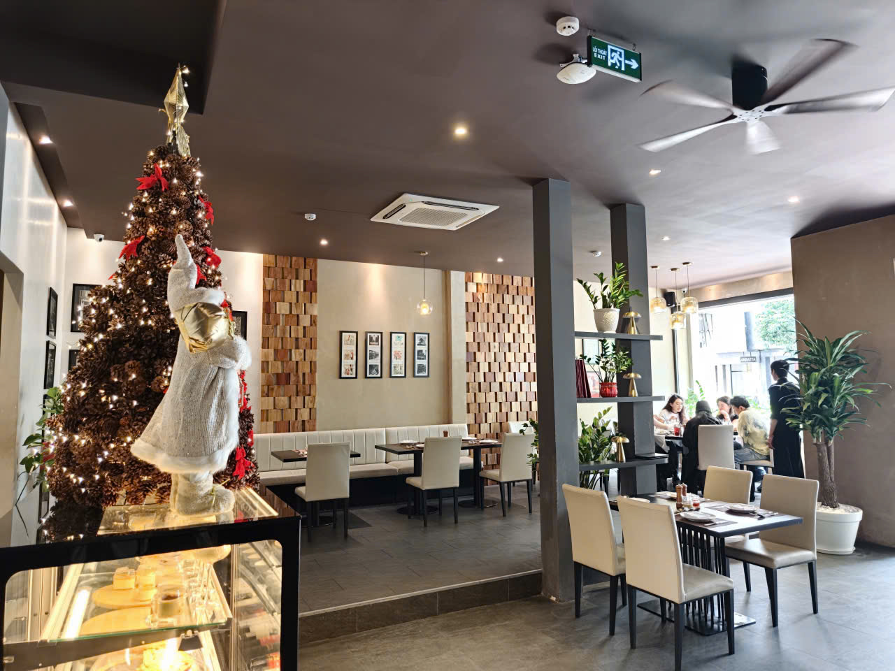 Tặng 01 combo thịt nguội - Đón mùa lễ hội thêm lấp lánh 2 Khong gian khach