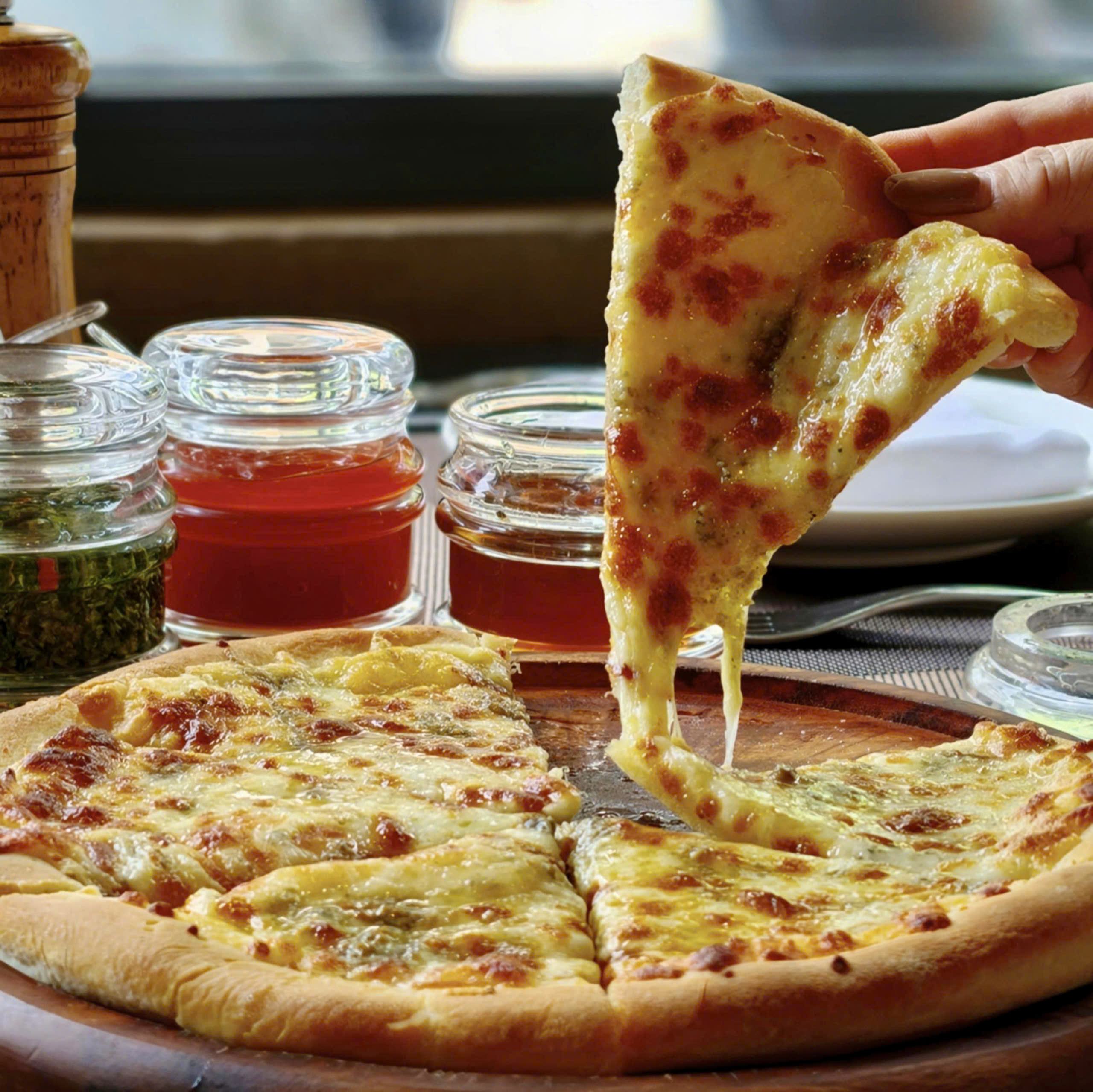Pizza 4 loai pho mai3